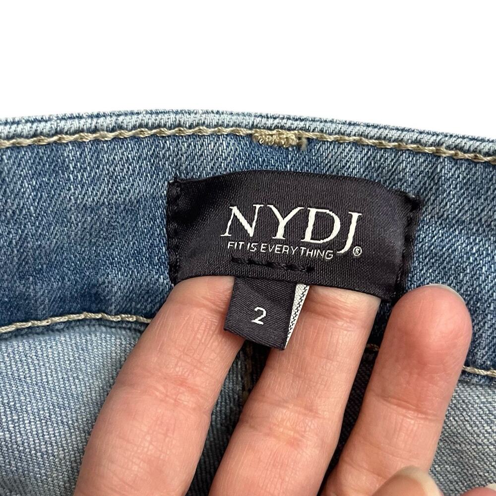 NYDJ Briella Denim Bermuda Shorts Size 2 Light Wash Cuffed Slimming Stretchy - Picture 5 of 11